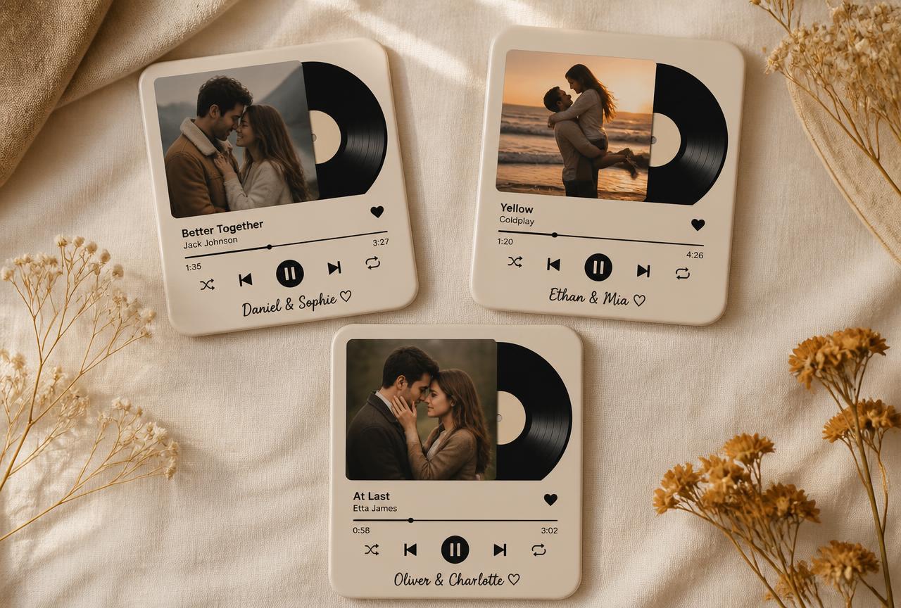 Três ímãs musicais personalizados com fotos de casais sobre tecido de linho
